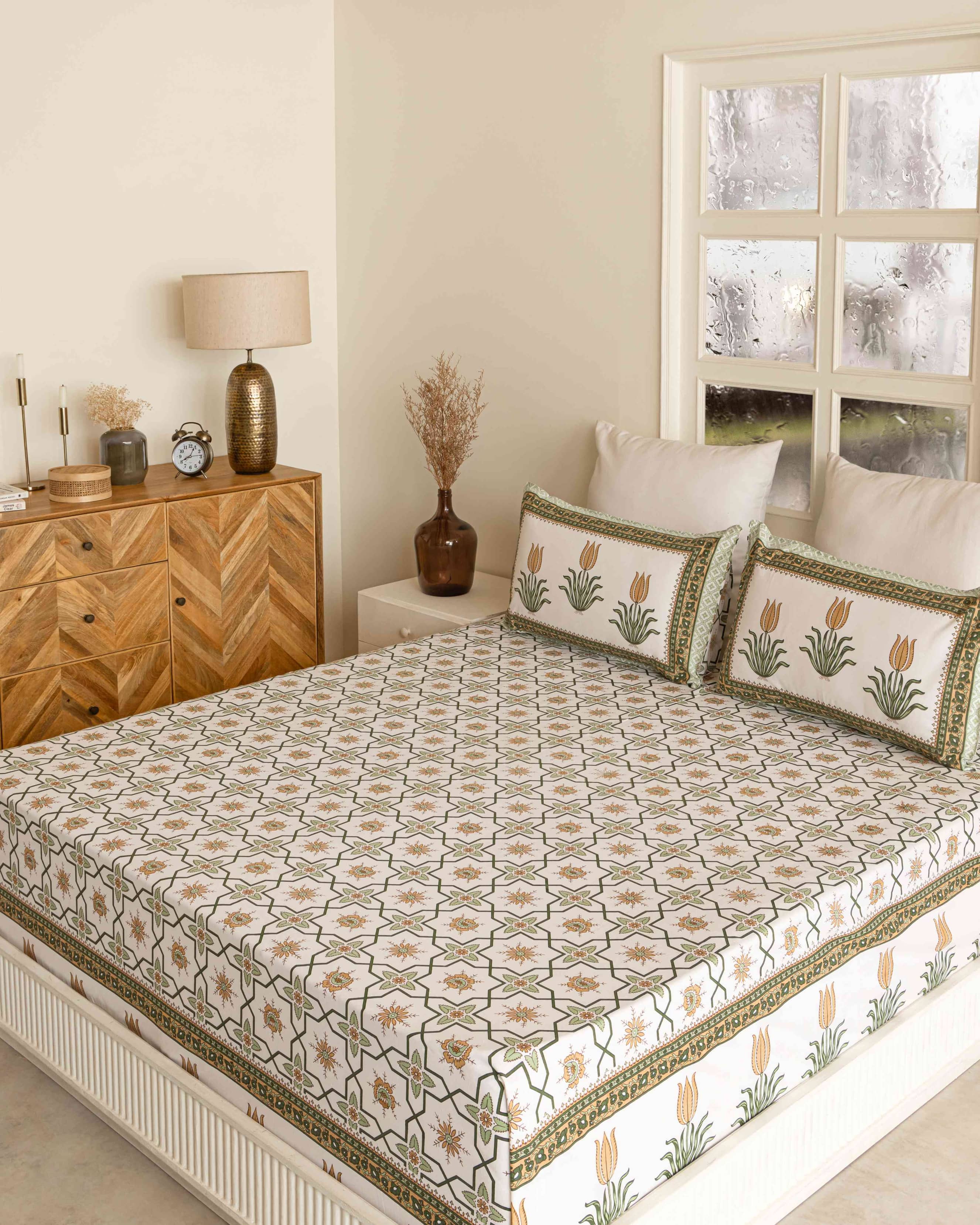 Quatrefoil Bedsheet