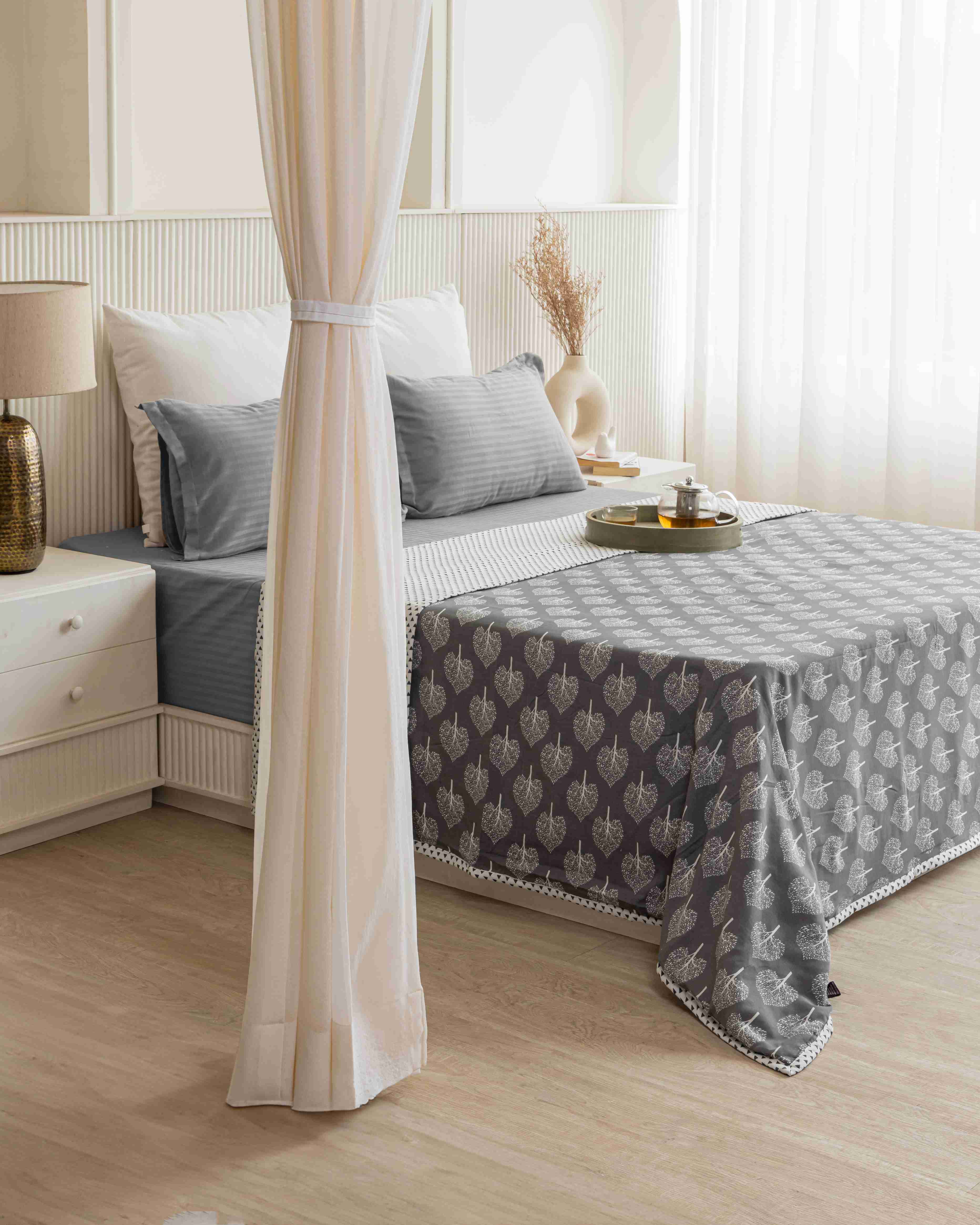 Grey & White Betel Leaf Reversible Dohar