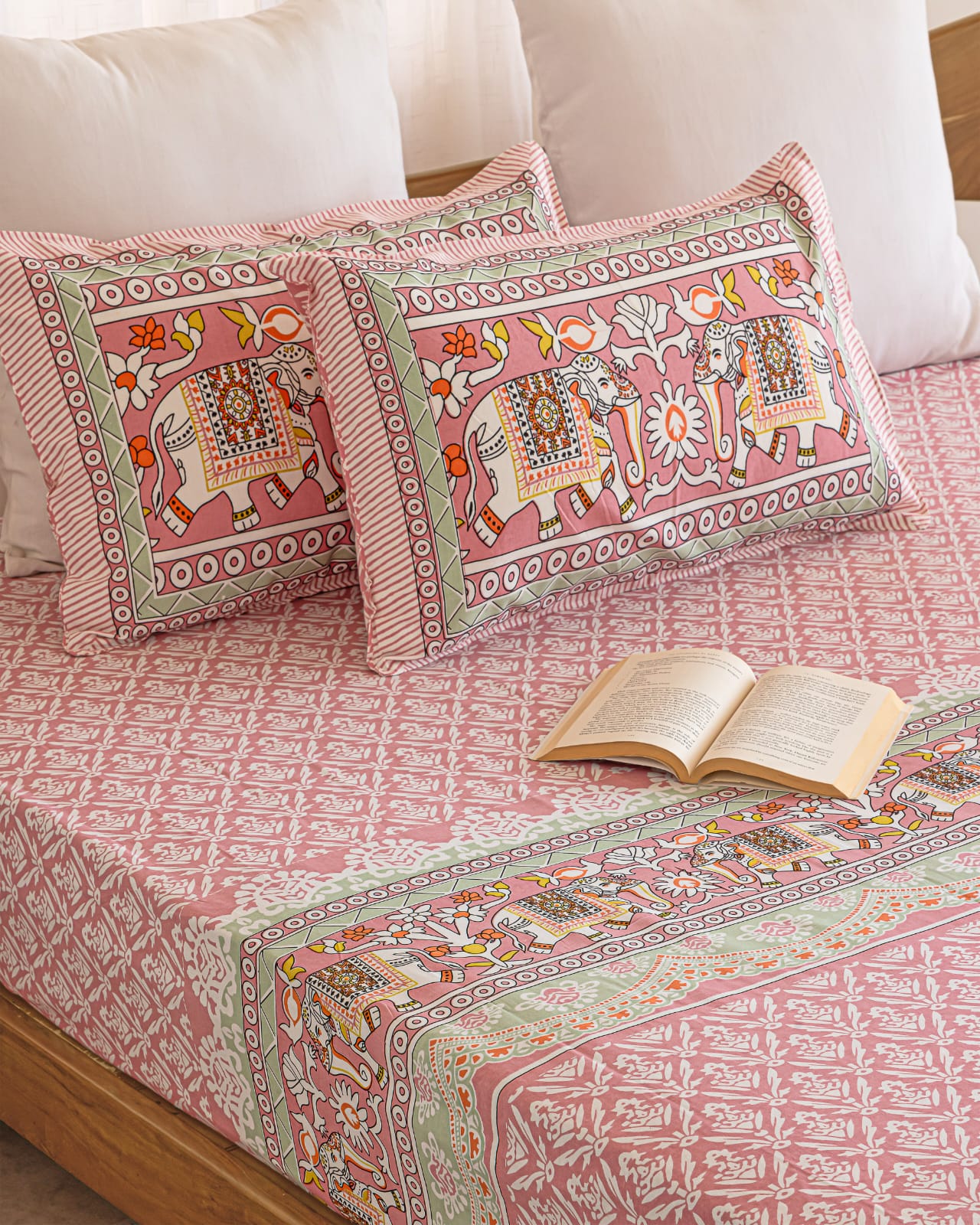 Gulabi Gajraj Print Bedsheet