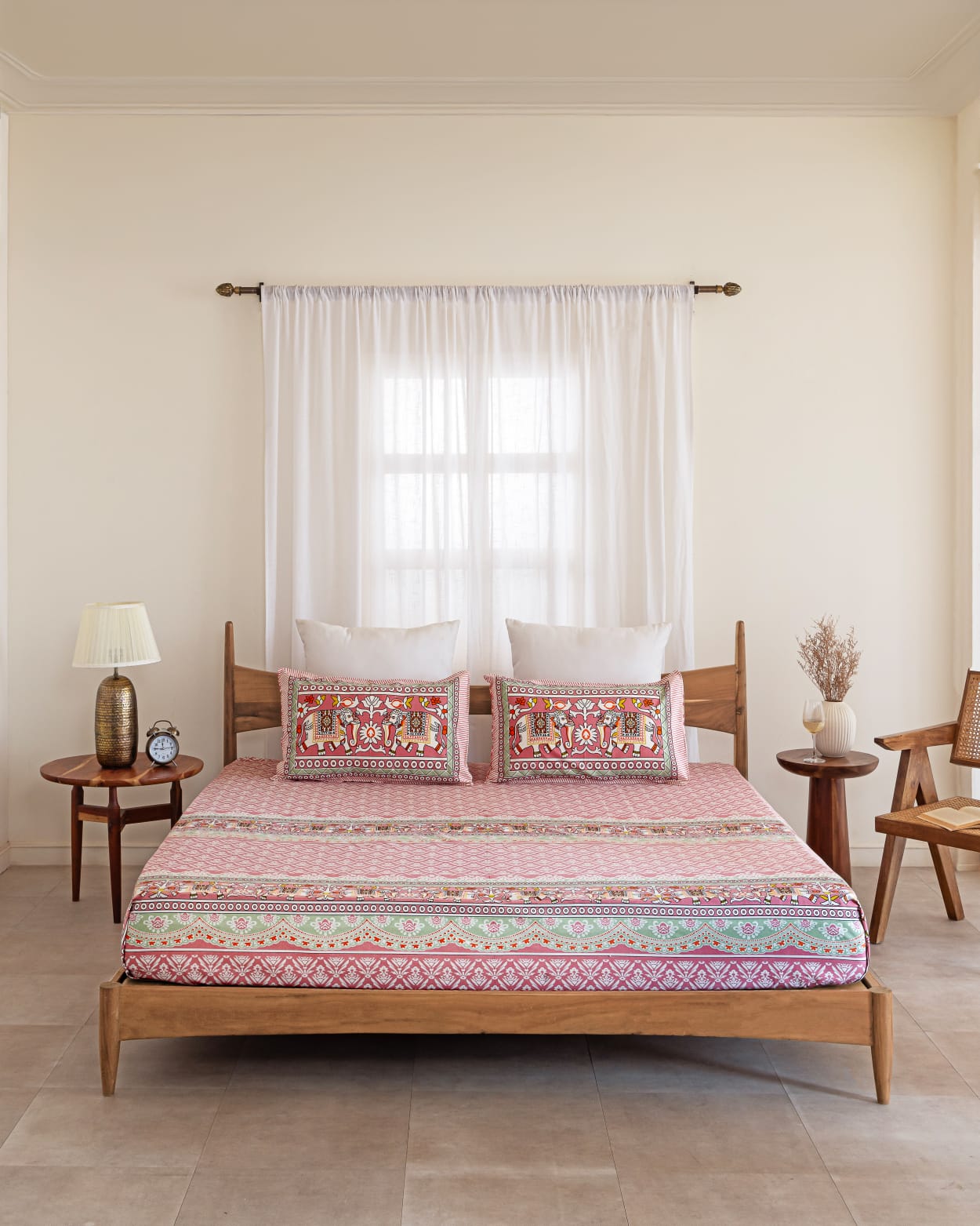 Gulabi Gajraj Print Bedsheet