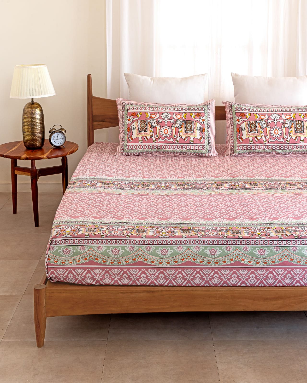 Gulabi Gajraj Print Bedsheet