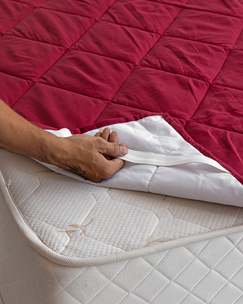Quilted Mattress Protector With Elastic Hoops - Maroon