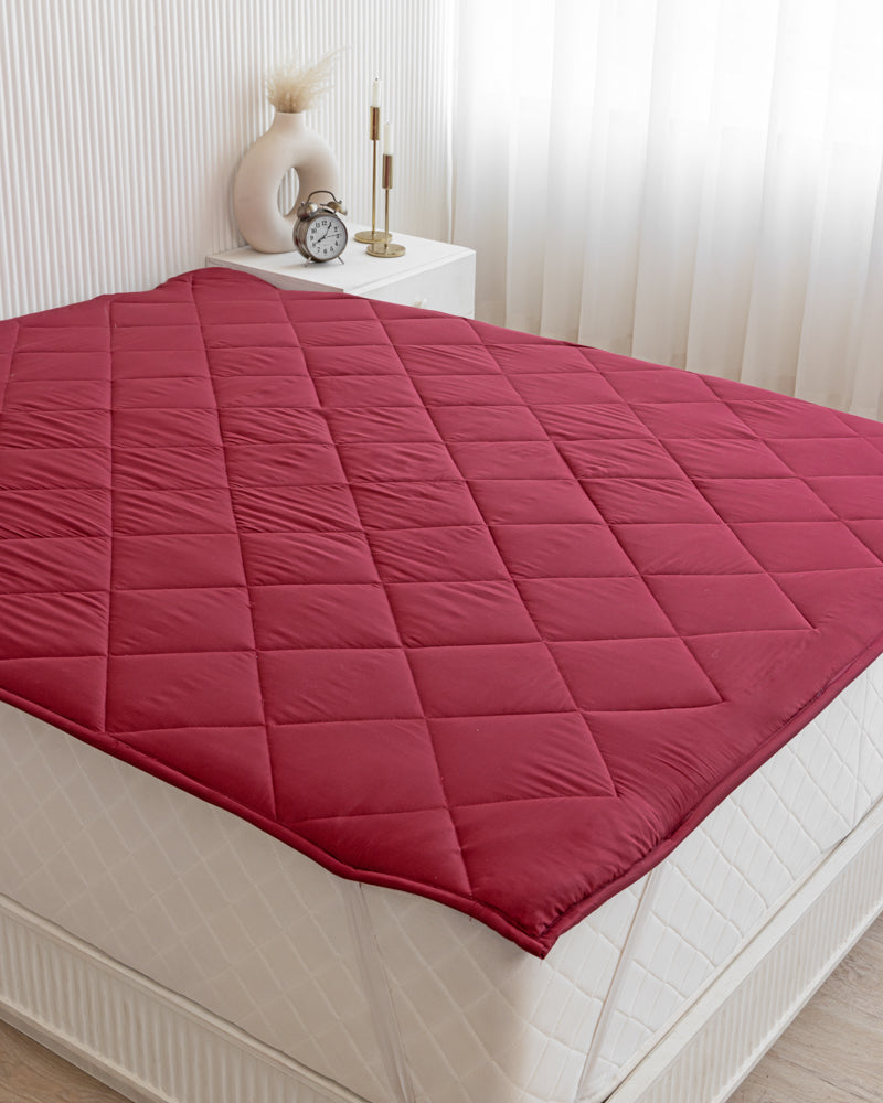 Quilted Mattress Protector With Elastic Hoops - Maroon