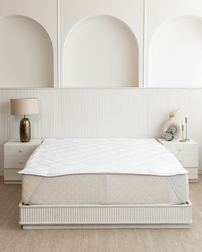 Quilted Mattress Protector With Elastic Hoops - White