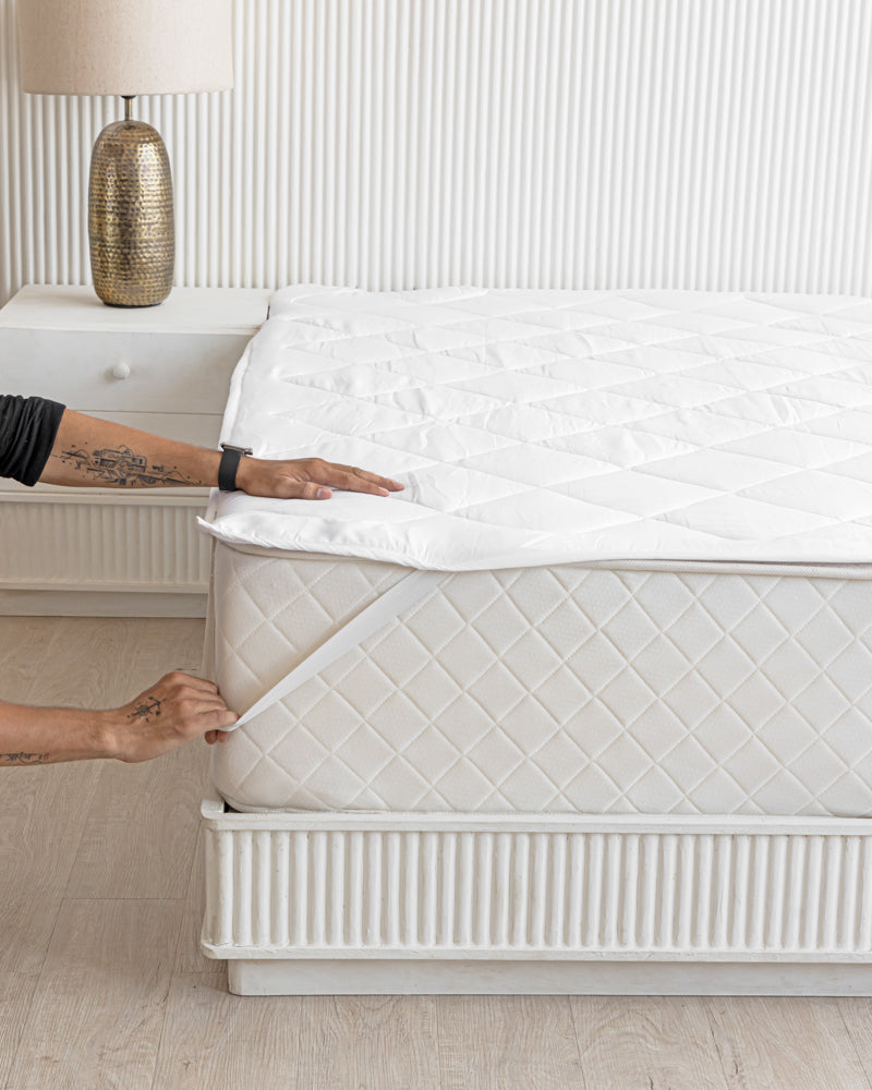Quilted Mattress Protector With Elastic Hoops - White