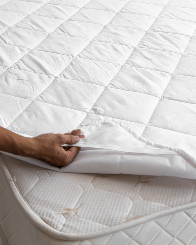 Quilted Mattress Protector With Elastic Hoops - White