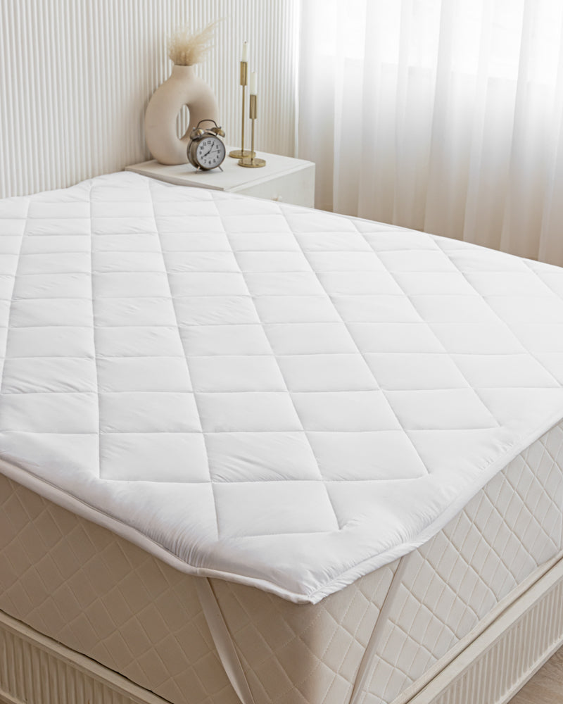 Quilted Mattress Protector With Elastic Hoops - White