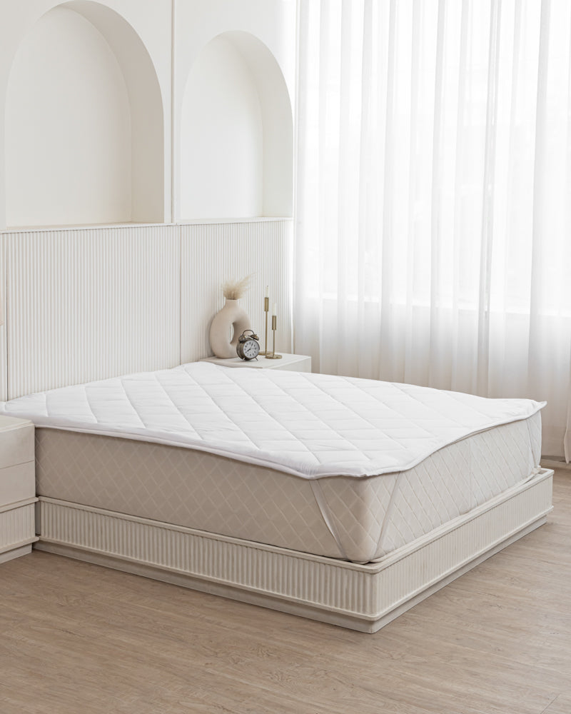 Quilted Mattress Protector With Elastic Hoops - White