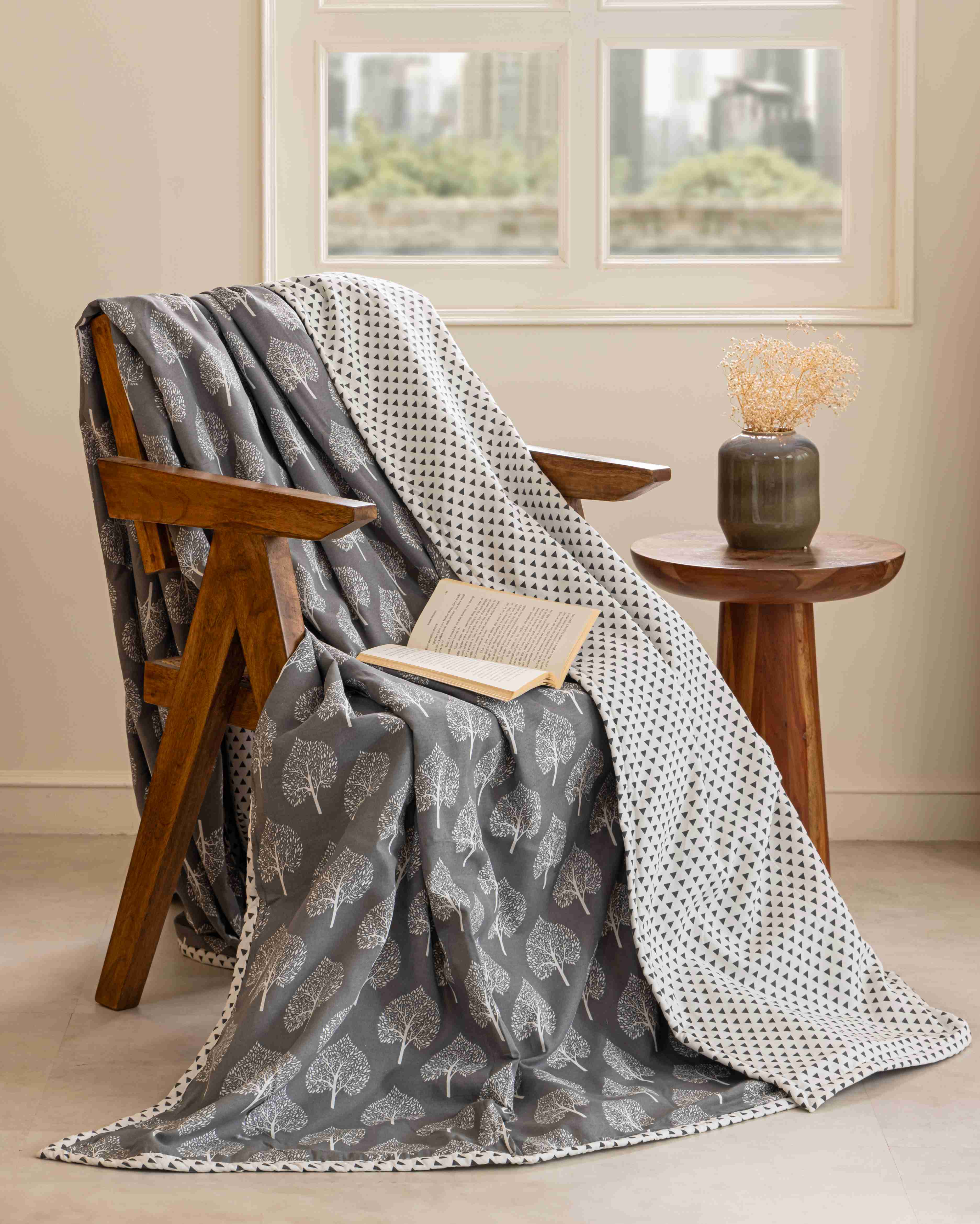Multishape Cultural Bedsheet & Grey White Betel Leaf Dohar Combo