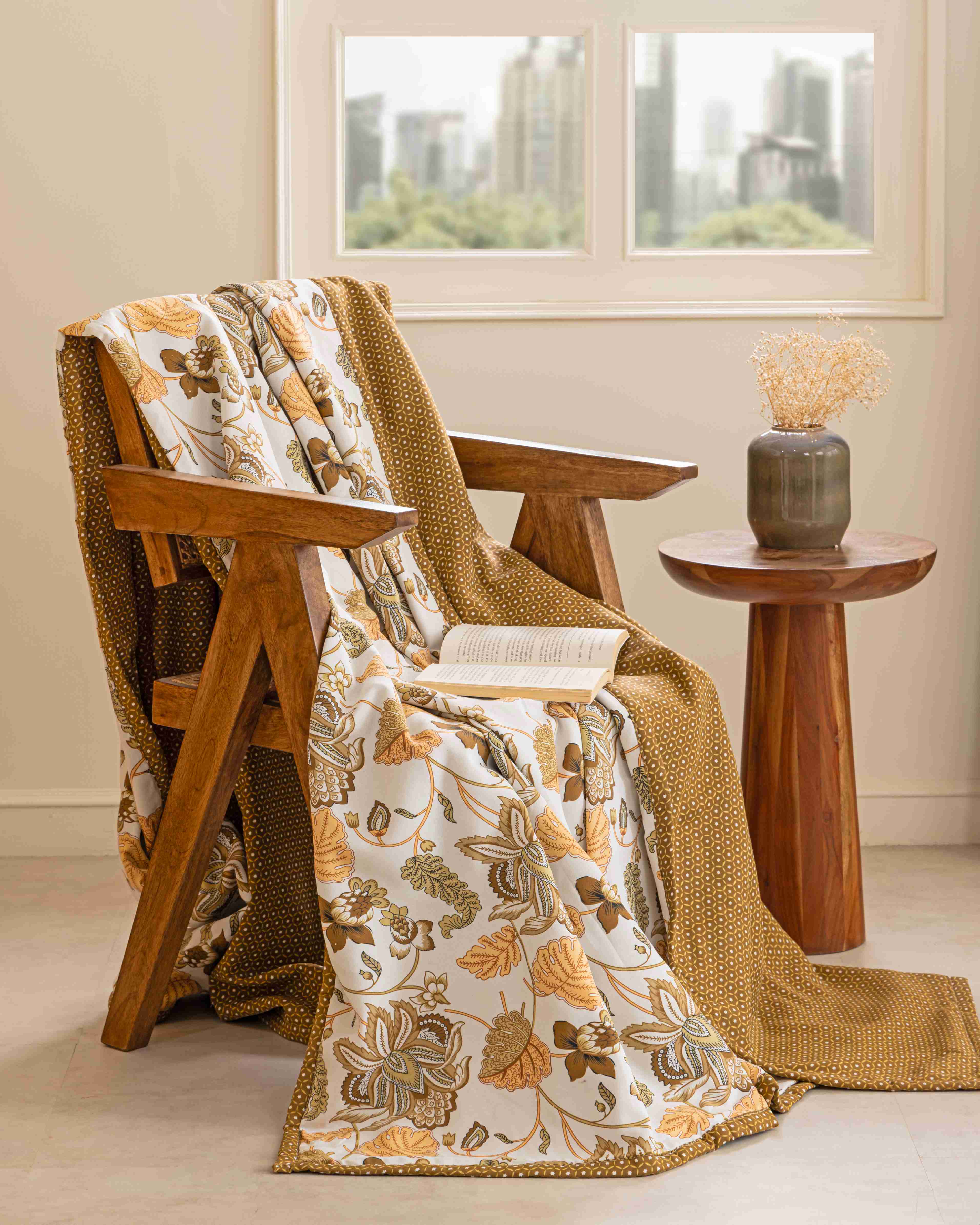 Quatrefoil Bedsheet & White Camel Reversible Dohar Combo