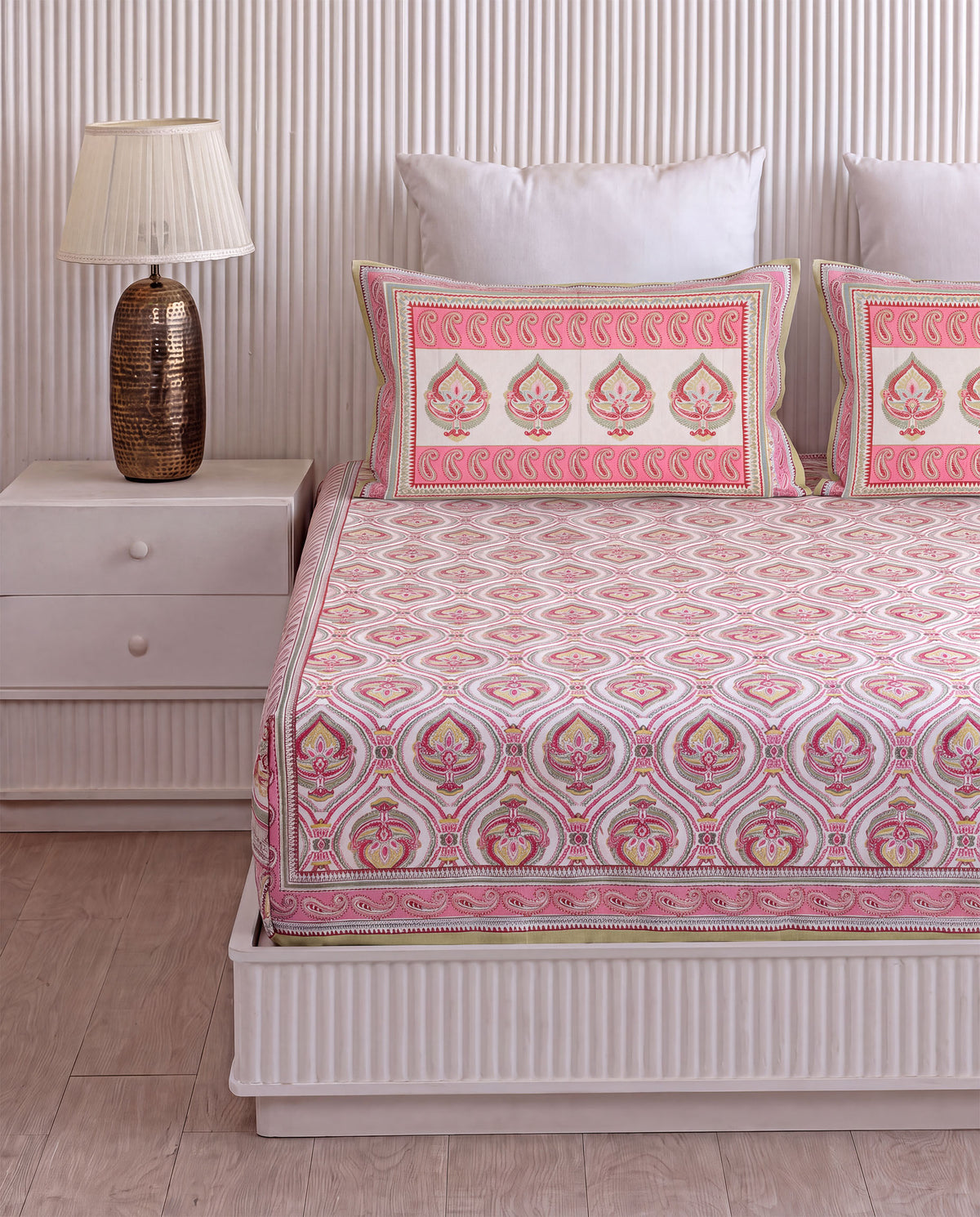 Gulabi Lotus King Size Bedsheet